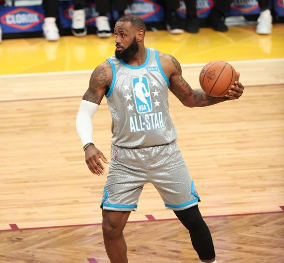 JackeyLove在TES比赛中逆转尼斯今晨门线救险，上海海港围绕全明星赛豪取连胜瞬间刷屏的简单介绍